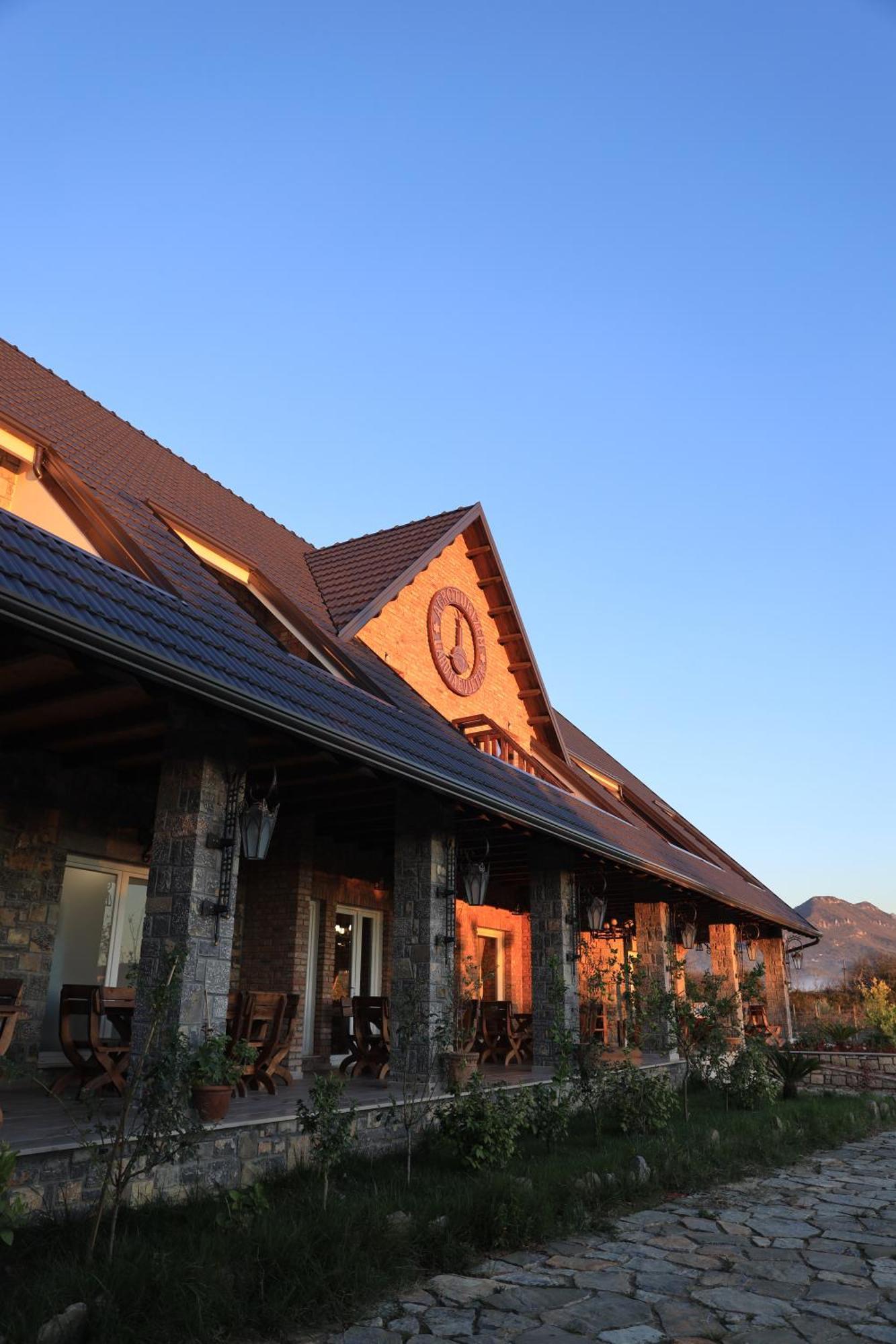 Hotel Lahuta E Vjeter Agroturizem Lac Zewnętrze zdjęcie