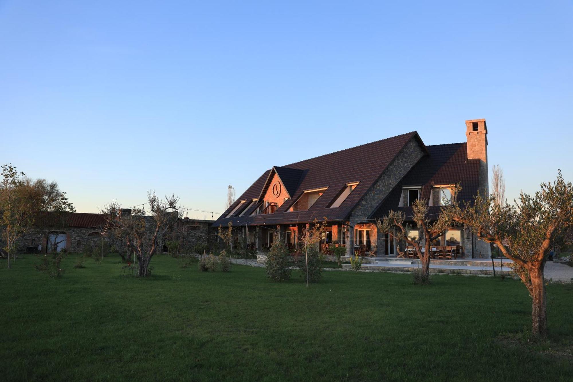 Hotel Lahuta E Vjeter Agroturizem Lac Zewnętrze zdjęcie