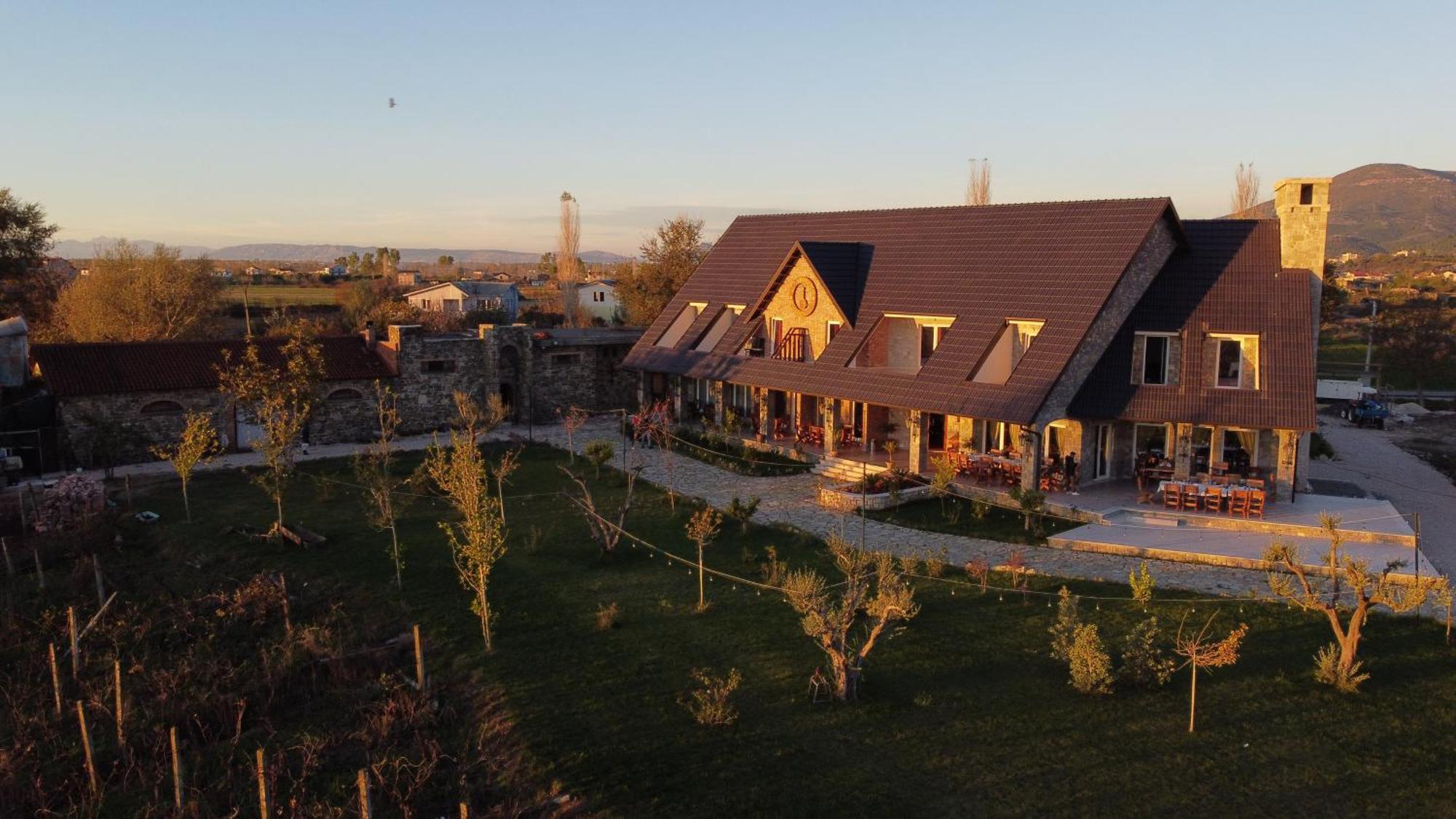 Hotel Lahuta E Vjeter Agroturizem Lac Zewnętrze zdjęcie